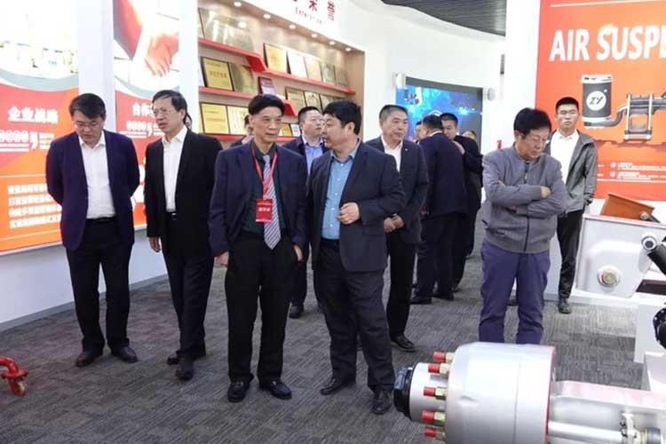 Welcome Secretary Xin Sijin of Wuhan University of Technology, as well as Russian Foreign Academician Zhou Zude and Zhang Tiezhu, to visit and conduct research at Zhengyang Group