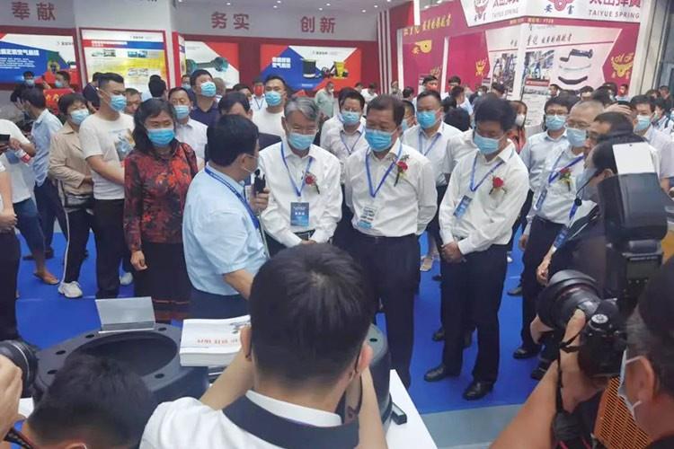 We warmly welcome Secretary Jia of Liangshan County Committee to accompany Director Ding of the State Administration for Market Regulation and Director Wang of the Equipment Department of the Ministry of Industry and Information Technology to visit the ex